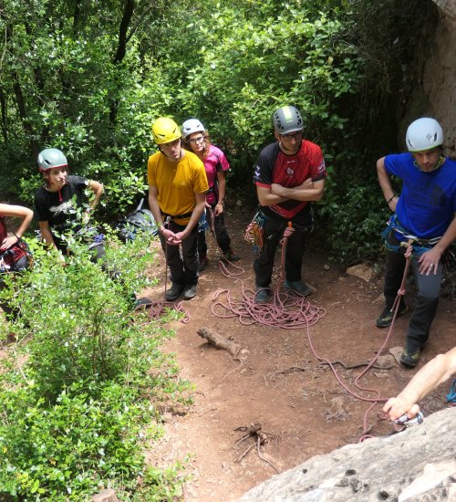 Formación y guías en escalada, crestas, alpinismo y actividades para jóvenes.