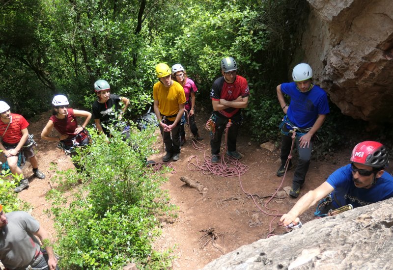 Formació i guiatges en escalada, crestes, alpinisme i activitats per a joves