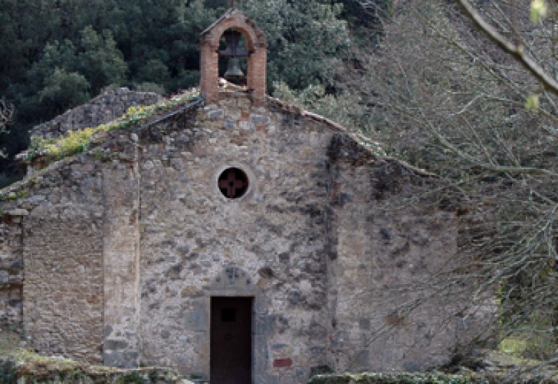 La Primera ermita - Sant Aniol d'Aguja i las vistas desde Talaixà